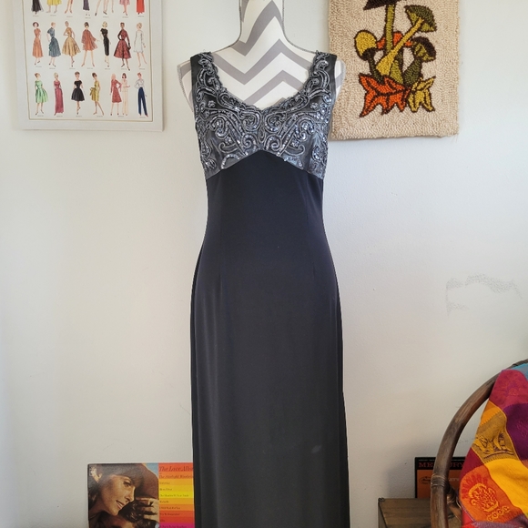 Jeffrey & Dara Evenings | Vintage Dark Silver & Black Sequined Evening G… - Picture 1 of 9